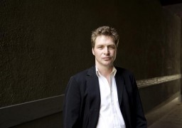 Der Autor Oliver Pötzsch im Interview mit SchülerInnen des Freiherr-vom-Stein-Gymnasiums in Leverkusen auf der lit.kid.cologne